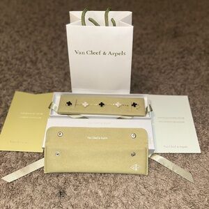 Van Cleef & Arpels Green and White Bracelet